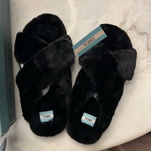 TOMS Black Faux Fur Slippers Size 10